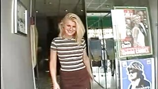 امرأة افلام سكس اوربي مترجم سمراء إدراج زجاجة الماء في فرجها