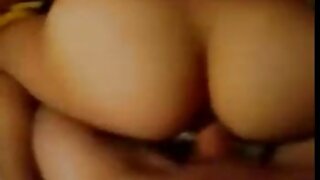 تقبيل سكس رومنسي مترجم عربي الفتاة مع الساقين لامتصاص أفضل