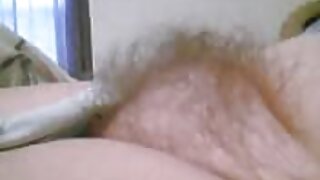 التقطت الجنس المترجم قفازات جلدية حمراء ل
